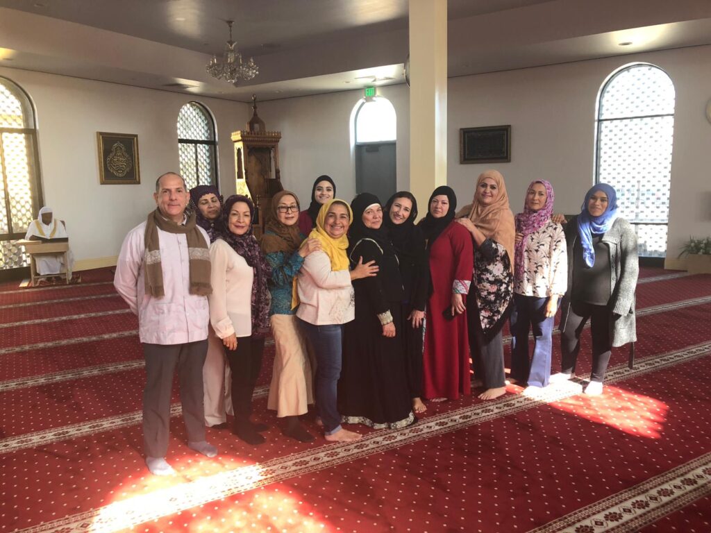 Grupo de LALMA celebrando a una nueva hermana en el islam, noviembre 2018.